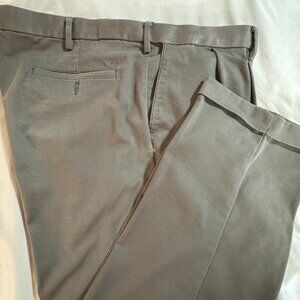 Dockers Men’s Relaxed Fit Comfort Pleated Pants 42 x 32